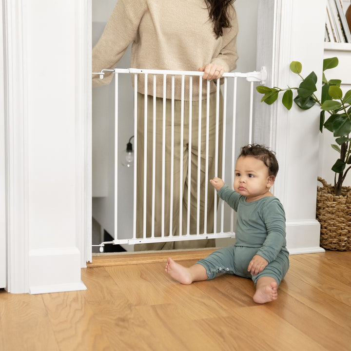 The Stairway 42W Series™ Gate - White