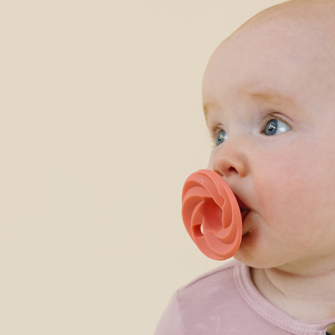 Holland Pop Pacifier - Stage 1/0M+ - Peach/Cloud 9