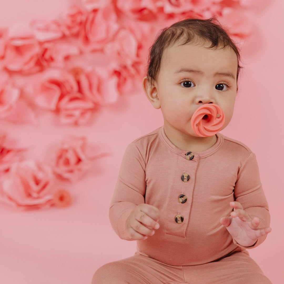 Holland Pop Pacifier   Stage 1/0M+   Blush/Lilac