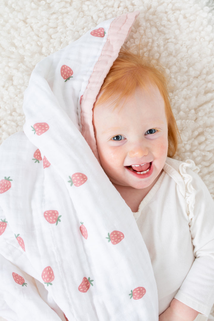 Classic Muslin Quilt 3Ply - Daisies + Strawberry