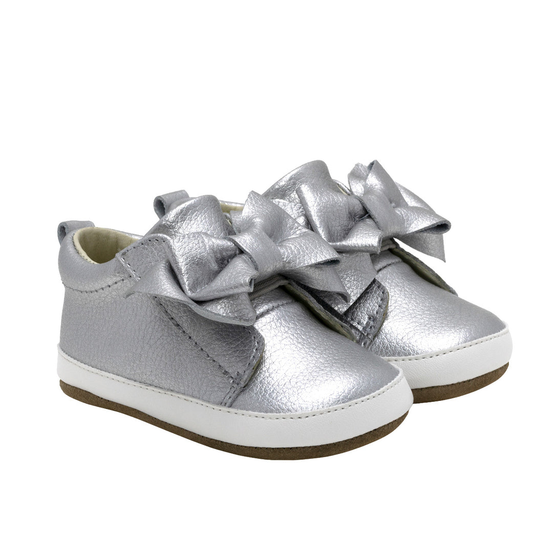 L - Robeez - F22- First Kicks - Aria - Silver Leather - 0-3M First Kicks - Aria - Silver Leather 730838973800